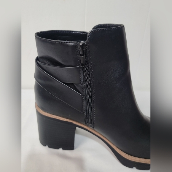 Naturalizer Madalynn Strap Water Repellent Ankle Lug Bootie Size 9.5 - Picture 7 of 11
